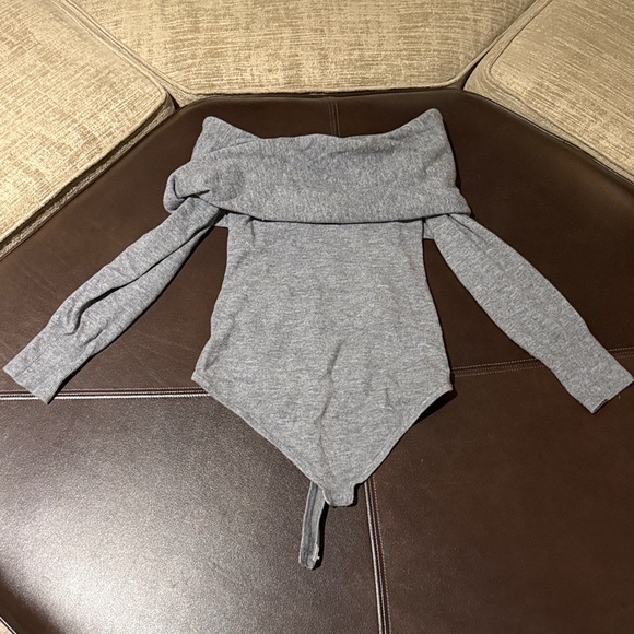 EXPRESS Off-the-Shoulder Grey Bodysuit - Picture 1 of 3